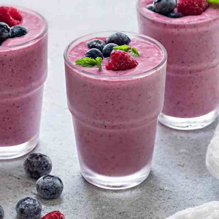 Smoothie berry yang menyegarkan dan bergizi
